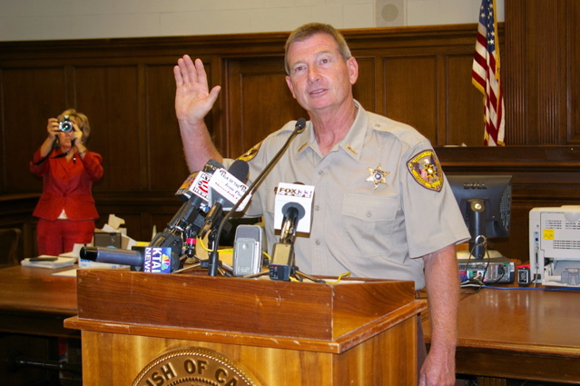 Caddo Parish Sheriff Steve Prator administers oath of office to his deputies and staff following his swearing-in ceremony, June 30th, 2008 at the Caddo Parish Courthouse.